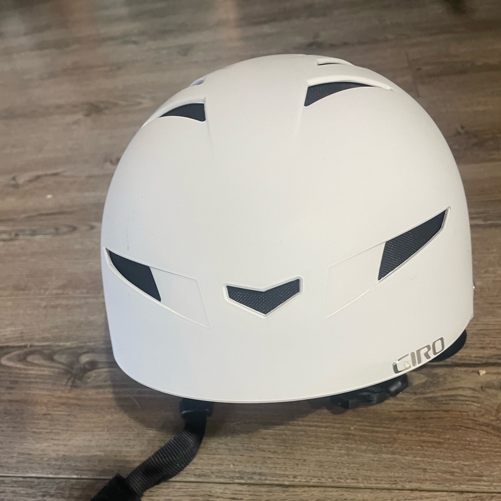 Medium ski helmet